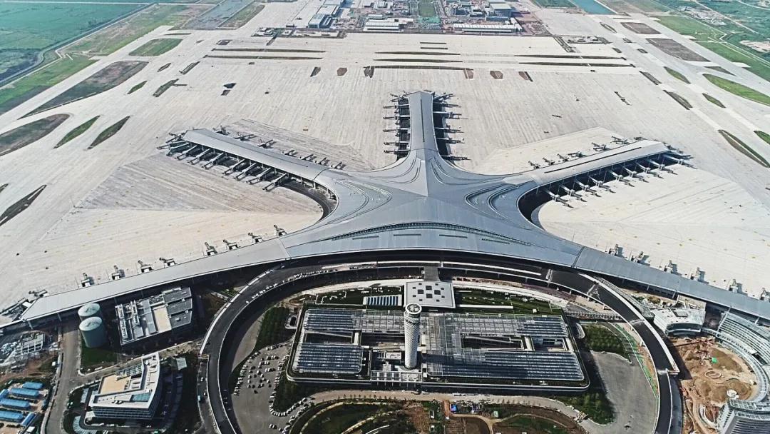 匠造一流東北亞國(guó)際樞紐機(jī)場(chǎng)！中裝建設(shè)“筑”力青島膠東國(guó)際機(jī)場(chǎng)成功試飛